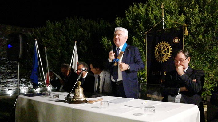 Giarre, ieri il tradizionale passaggio della campana al Rotary di Giarre riviera jonico-etnea