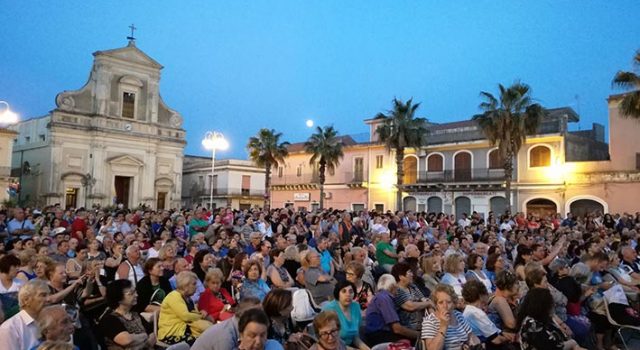 Giarre, la “Sagra delle ciliege e delle rose” riporta Macchia agli antichi splendori