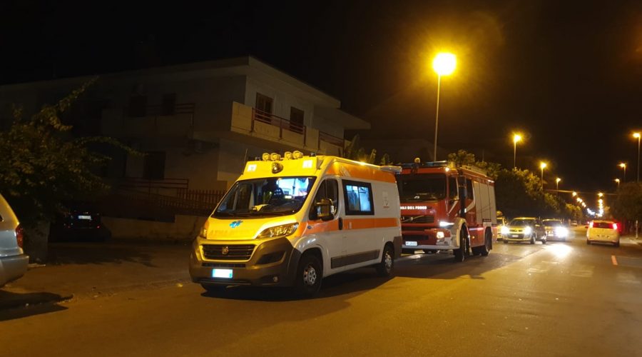 Riposto, donna si chiude in casa e non apre ai parenti. Intervengono i vigili del fuoco