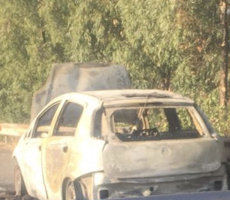 A18, a fuoco una Punto sulla corsia di emergenza. Lunghe file nei pressi di Giarre