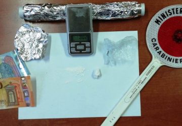 Catania, piazzava la &ldquo;coca&rdquo; tra i clienti di un chiosco-bar