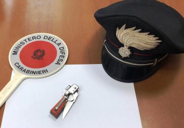 Aci Sant&rsquo;Antonio, butta fuori di casa la convivente a calci e pugni: arrestato