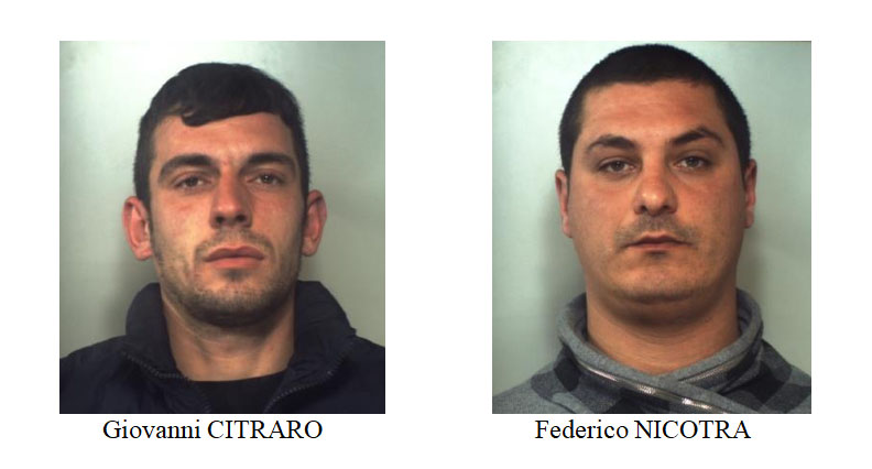 Catania, presi mentre spacciano “coca” e “erba”