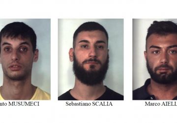 Catania, beccati con crack e cocaina: arrestati in tre
