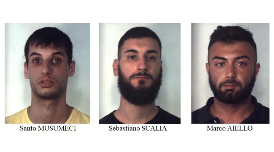 Catania, beccati con crack e cocaina: arrestati in tre