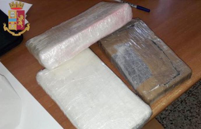 Catania, intercettato corriere campano con 3 chili di cocaina
