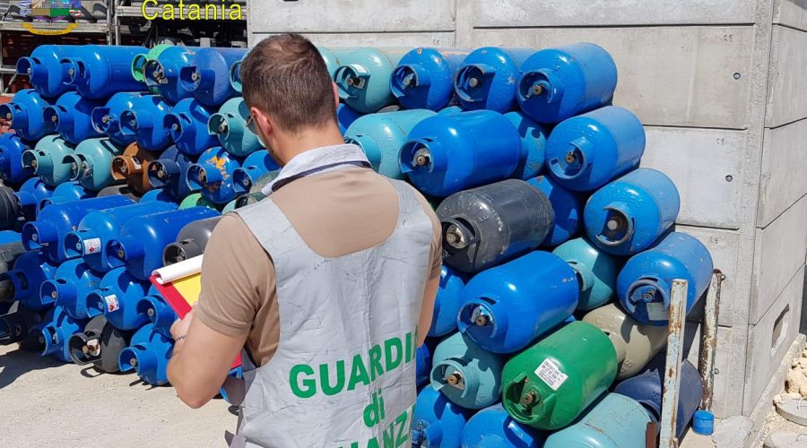 Scordia, rivendita di bombole gpl priva dei requisiti di sicurezza