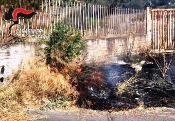 Adrano, incendi estivi causati dall&rsquo;uomo: arrestato un pensionato