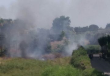 Piano Provenzana, a fuoco un ettaro di vegetazione