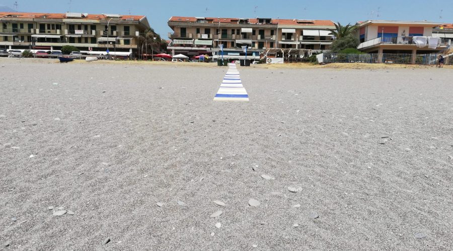 Passerelle per disabili a Fondachello e Sant’Anna: “saranno allungate a breve”