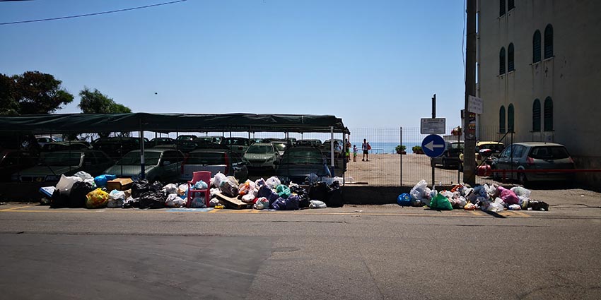 Fondachello e S.Anna periodicamente invase dai rifiuti. Come risolvere il problema?