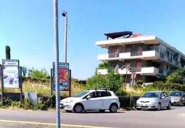 Riposto, ignobile furto nella spiaggetta dei pompieri. Rubati i soffioni delle docce