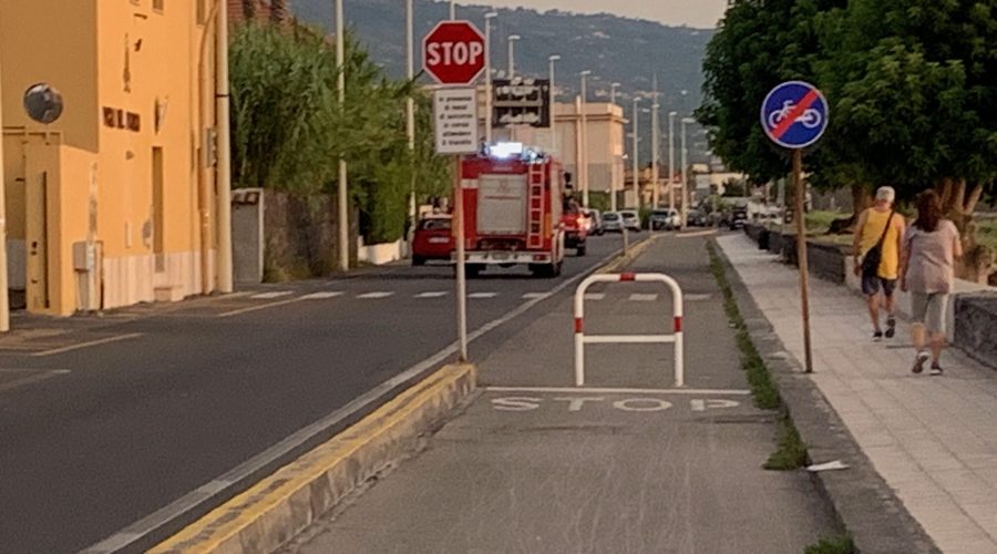 Incendio rifiuti a Santa Maria la Strada e Fondachello