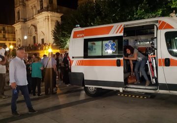 Zafferana, sviene, batte la testa e perde conoscenza. Intervento del 118