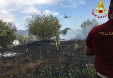 Castiglione, vasto incendio a quota mille