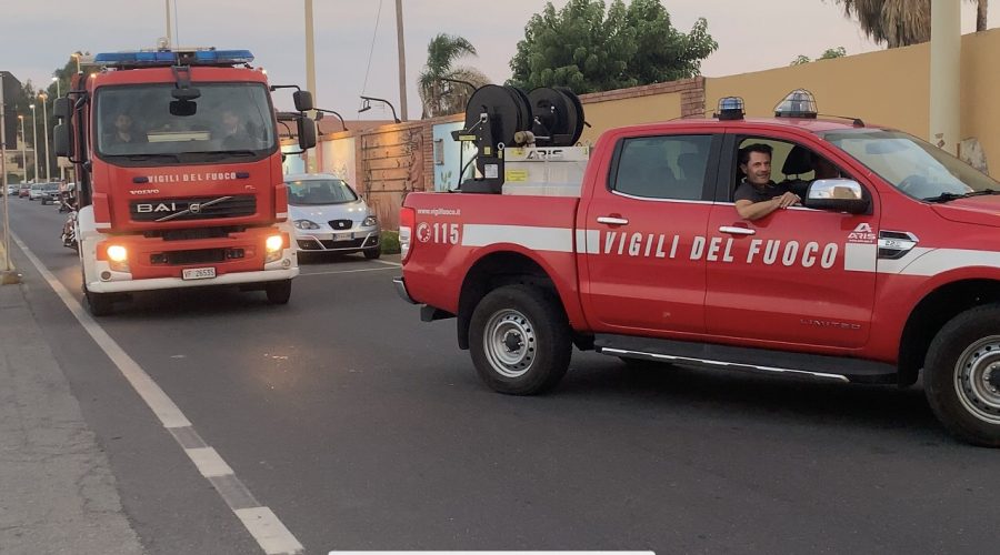 Riposto, a fuoco cassetta contatori di un condominio