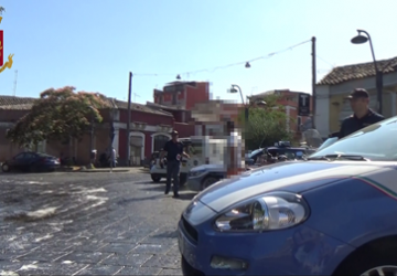 Catania, controlli della Polizia anti assembramenti e rispetto misure Covid