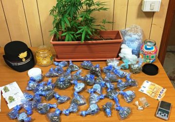 Aci Sant&rsquo;Antonio, forniva ogni &ldquo;comfort&rdquo; ai clienti: arrestato un parrucchiere (abusivo) e spacciatore