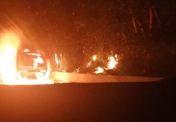 A18, autovettura in fiamme tra Giarre e Acireale