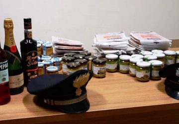 Fiumefreddo, fermate due donne che rubavano merce in supermercato