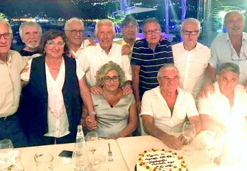 Dodici "maturi" del Liceo Scientifico di Giarre a cena mezzo secolo dopo