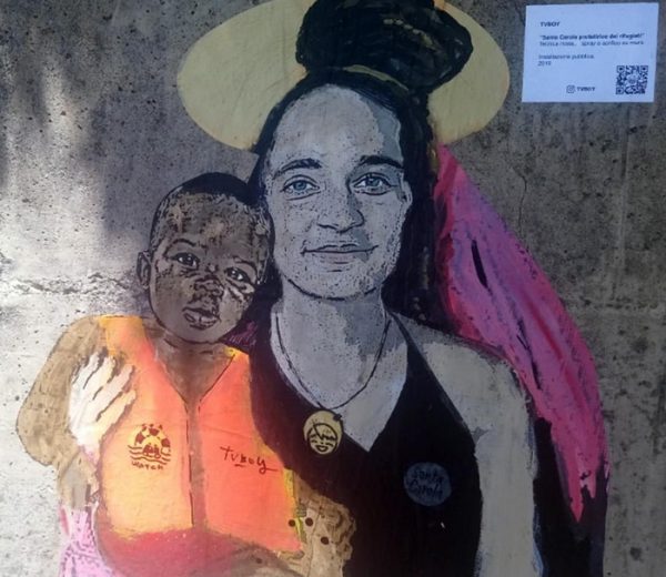 Taormina, graffito per il capitano Carola Rackete