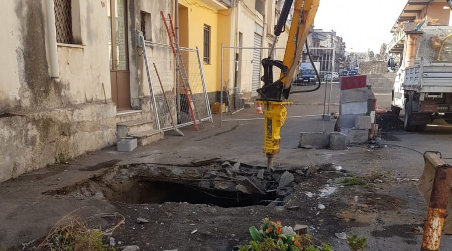 Giarre, via Ariosto: da oggi cantieri per il ripristino della voragine VIDEO