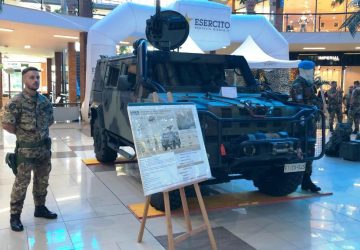 L&rsquo;Esercito si mostra al Paese. Successo di visite nel parco commerciale di San Giovanni la Punta