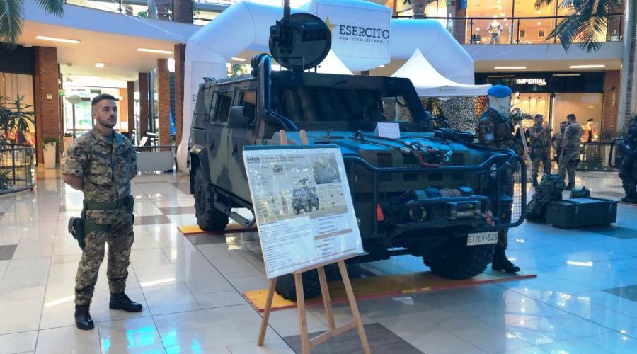 L’Esercito si mostra al Paese. Successo di visite nel parco commerciale di San Giovanni la Punta