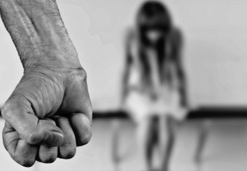 Catania, 28enne morbosamente geloso picchiava a sangue la fidanzata: arrestato