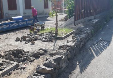 Trepunti, in fase di ripristino il muro della media di via Giusti