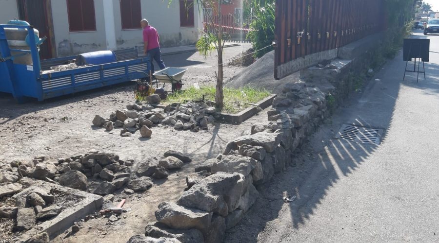 Trepunti, in fase di ripristino il muro della media di via Giusti