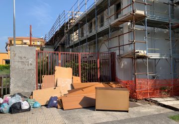 Giarre citt&agrave; immondezzaio. Ovunque discariche tra indifferenza e sciatteria