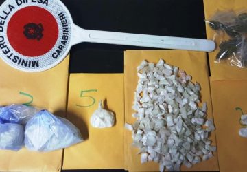 Catania, abitazioni e palazzi come supermercati della droga: un arresto in via Ustica