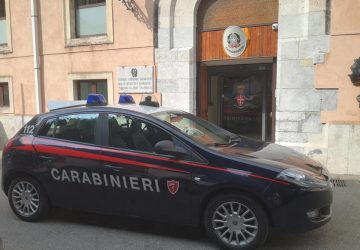 Taormina, vede i Carabinieri e tenta di ingerire lo stupefacente. Arrestato 43enne