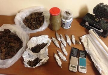 Catania, riceveva i &ldquo;clienti&rdquo; in casa: pusher in manette in via Orfanatrofio