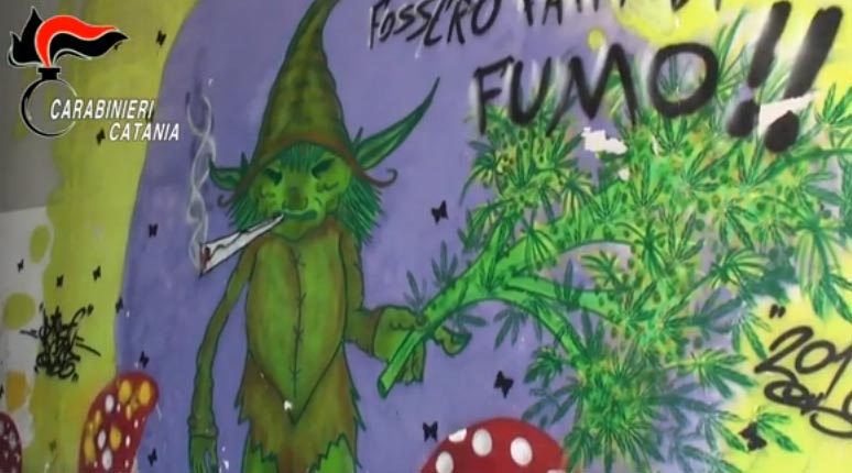 Catania, cancellato murales inneggiante al consumo di droghe VIDEO