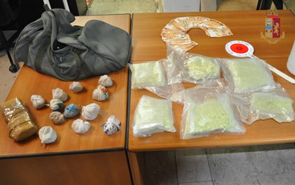 Adrano, fermato dalla Polizia spacciatore di eroina ed ecstasy