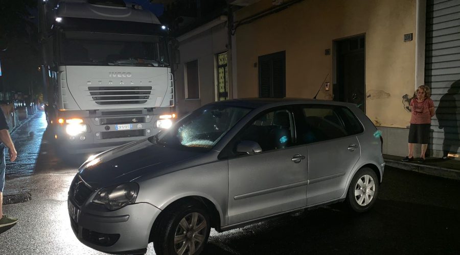 Giarre, tentano di rubare auto e paralizzano la via San Matteo VIDEO