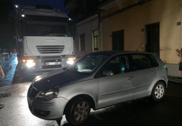 Giarre, tentano di rubare auto e paralizzano la via San Matteo VIDEO