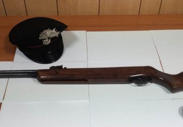 Viagrande, nascondeva in casa una carabina modificata: arrestato