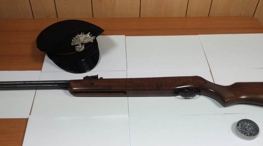 Viagrande, nascondeva in casa una carabina modificata: arrestato