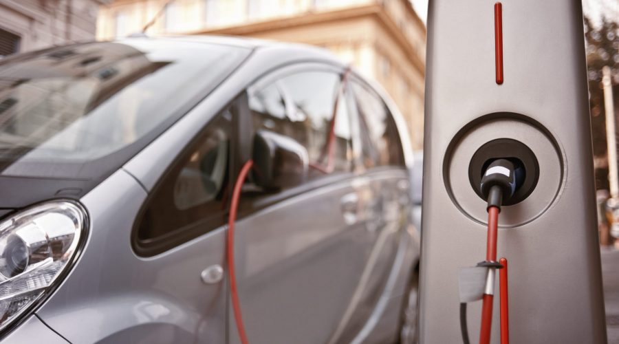 Giarre, colonnine per auto elettriche gratis. Ma il Comune non risponde