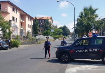 Bronte, controlli agli esercizi commerciali e alla sicurezza stradale: sequestrati numerosi veicoli