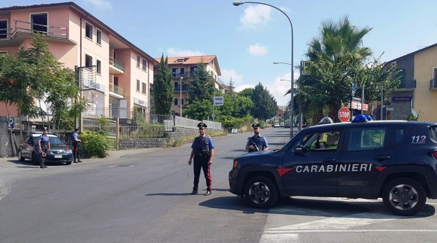 Bronte, controlli agli esercizi commerciali e alla sicurezza stradale: sequestrati numerosi veicoli