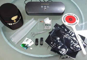 Catania, continuava a spacciare agli arresti domiciliari: arrestato