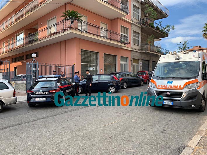 Giarre, pensionato minaccia di darsi fuoco all’interno degli uffici dell’Inps VIDEO