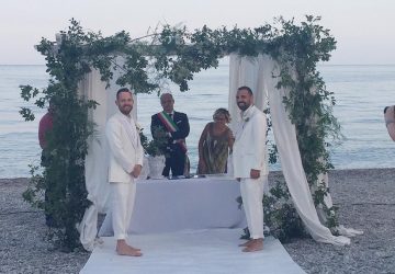 Calatabiano, prima unione civile sulla spiaggia di San Marco. Il &ldquo;s&igrave;&rdquo; a coronamento di 16 anni d&rsquo;amore