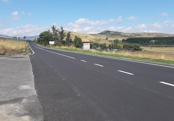 53enne trovato cadavere in auto lungo la statale 284: indagini della polizia