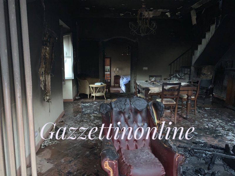 Macchia di Giarre, divampa incendio in una casa a causa di un fulmine. Ignoti hanno effettuato anche un furto VD